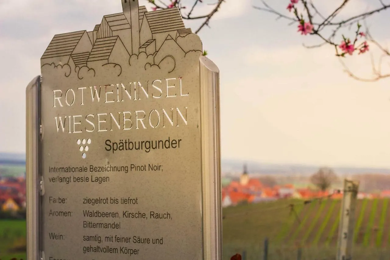 Landhotel Und Weingasthof Schwarzer Adler Wiesenbronn Konukevi
